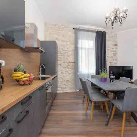 Apartment Dante Paradiso Pula